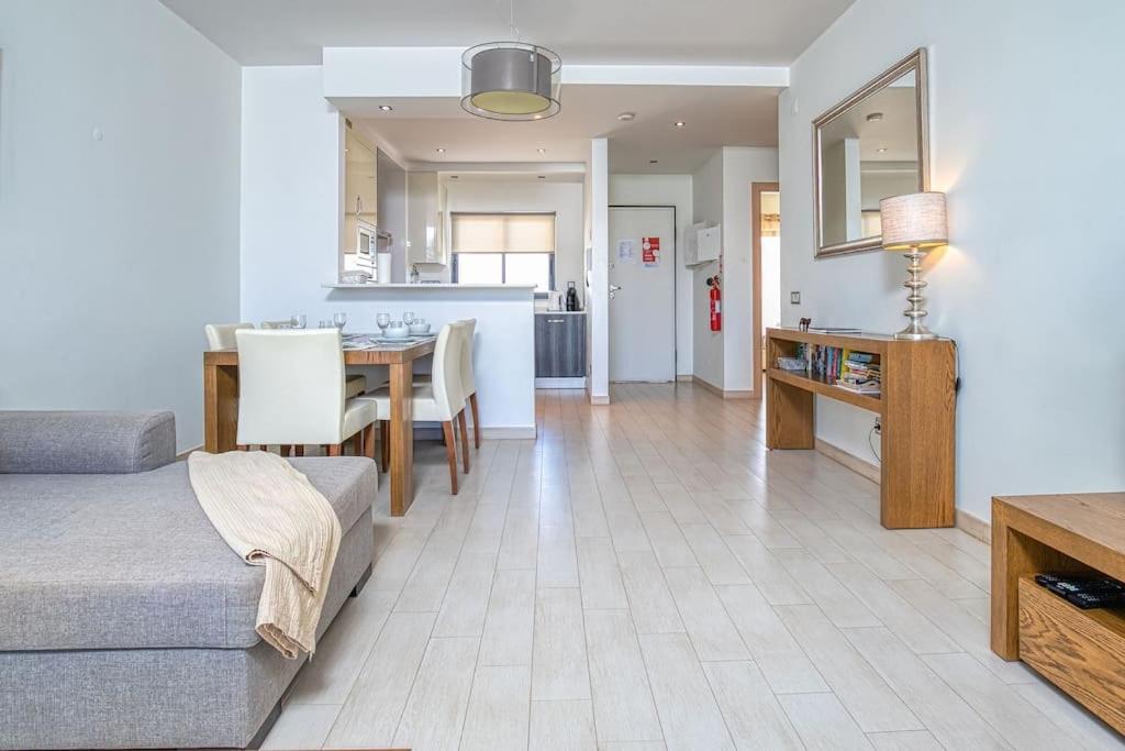 Two Bed In Albur Village, 2g Apartment